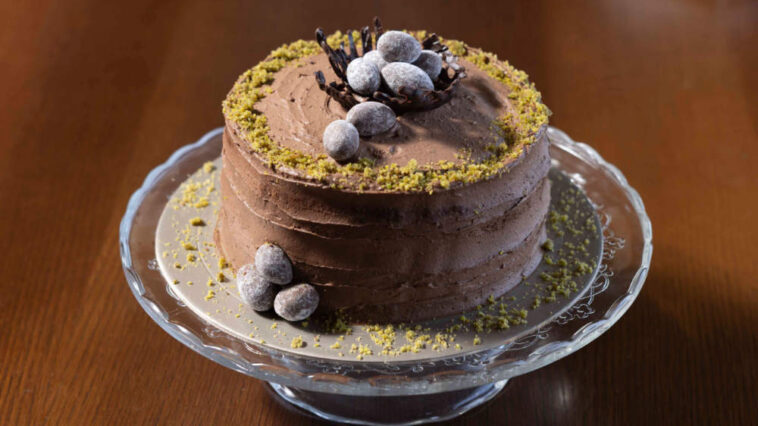 Πασχαλινή τούρτα σοκολάτας με pistachio