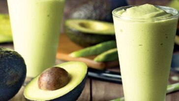Smoothie με μπανάνα και αβοκάντο