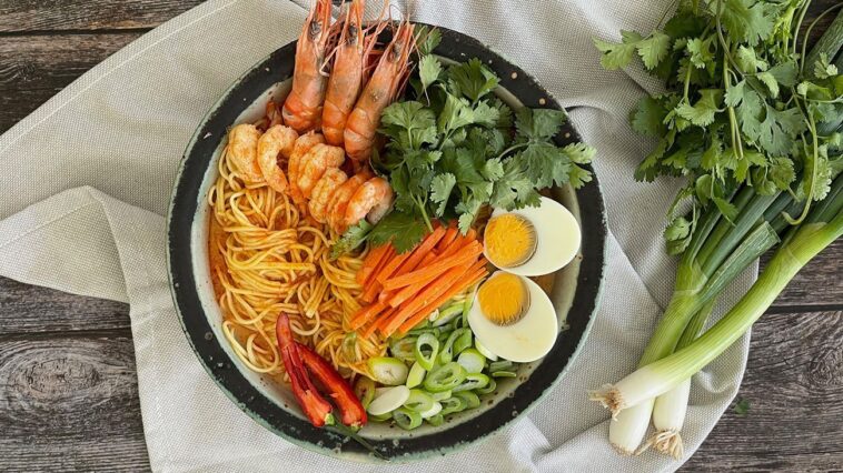 Ράμεν Tom-Yum με γαρίδες