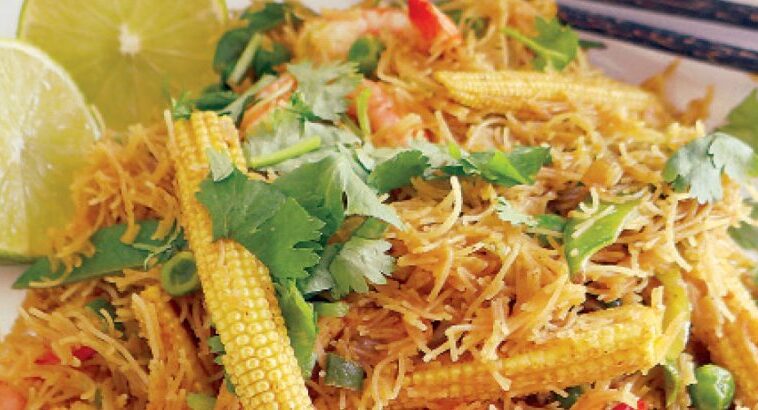 Νουντλς Σιγκαπούρης (Singapore noodles)