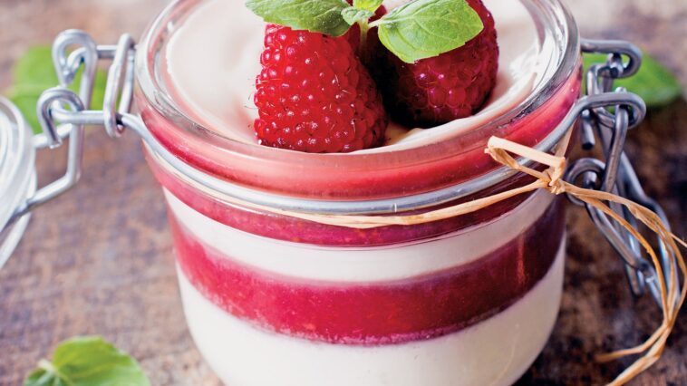 ∆ίχρωµη πανακοτα µε Raspberry