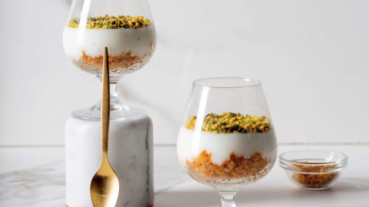 Λιβανέζικη κρέµα µε crumble ψωµιού