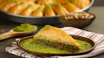 Μπακλαβάς με φιστίκι αιγίνης