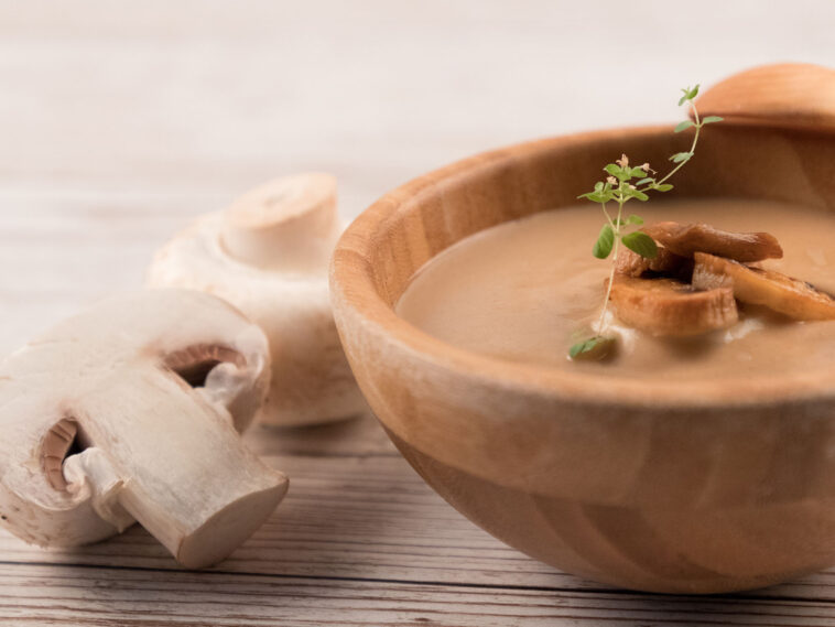 Σούπα gravy με μανιτάρια