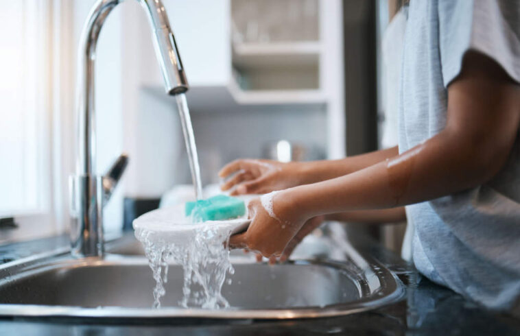 9 tips για αστραφτερά πιάτα