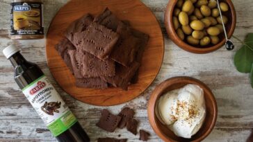 Vegan κράκερς με χαρούπι