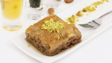 Μπακλαβάς µε καρύδια