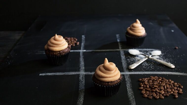 Σοκολατένια cupcakes µε βουτυρόκρεµα καφέ