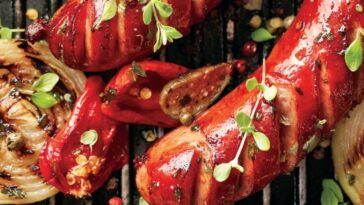 Λουκάνικα BBQ με ντιπ γιαουρτιού