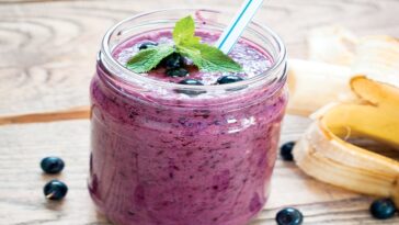 Berry kefir smoothie