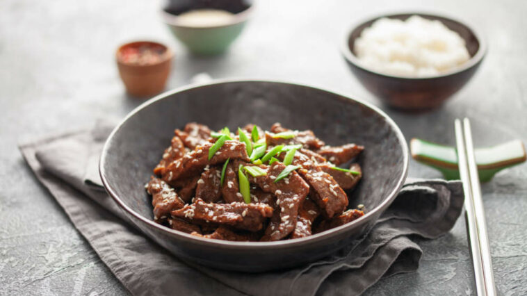 Korean Bulgogi με παραδοσιακό kimchi
