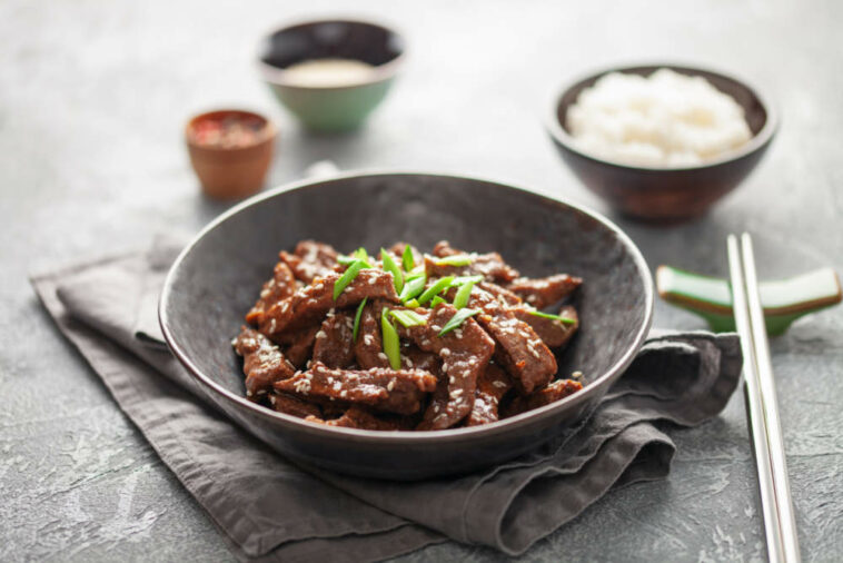 Korean Bulgogi με παραδοσιακό kimchi